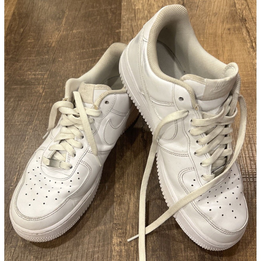 Nike Air Force 1 07 Triple White Mens Size 10 CW2288-111 AF1 One All White